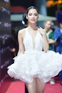 Celebrity Red Carpet Highlights: Closing of Vietnam Fashion Week - image 8