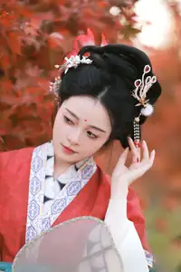 YiTuYu Vol.8605: Sui Sui Ru Yi – Classical Charm Amidst Autumn Hues - image 7