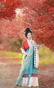 YiTuYu Vol.8605: Sui Sui Ru Yi – Classical Charm Amidst Autumn Hues - image 17