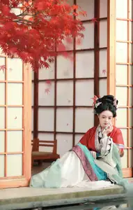 YiTuYu Vol.8605: Sui Sui Ru Yi – Classical Charm Amidst Autumn Hues - image 8