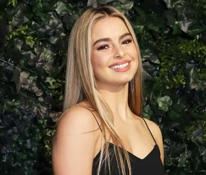 The Evolution of the World’s Highest-Earning Female TikToker: Style, Success, and Modern Influence - image 8