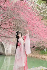 YiTuYu Vol.8759: Jiao Yi Zhi Sui Sui's Grace Amidst Blooming Plum Blossoms - image 5