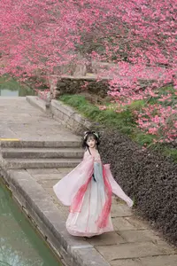 YiTuYu Vol.8759: Jiao Yi Zhi Sui Sui's Grace Amidst Blooming Plum Blossoms - image 22