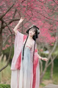 YiTuYu Vol.8759: Jiao Yi Zhi Sui Sui's Grace Amidst Blooming Plum Blossoms - image 8