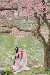 YiTuYu Vol.8759: Jiao Yi Zhi Sui Sui's Grace Amidst Blooming Plum Blossoms - image 6