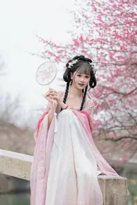 YiTuYu Vol.8759: Jiao Yi Zhi Sui Sui's Grace Amidst Blooming Plum Blossoms - image 3