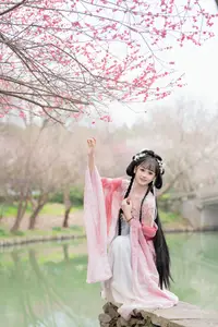 YiTuYu Vol.8759: Jiao Yi Zhi Sui Sui's Grace Amidst Blooming Plum Blossoms - image 4
