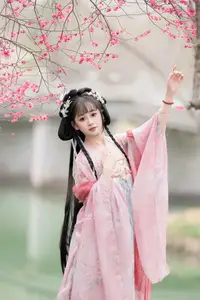 YiTuYu Vol.8759: Jiao Yi Zhi Sui Sui's Grace Amidst Blooming Plum Blossoms - image 20