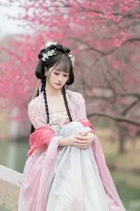 YiTuYu Vol.8759: Jiao Yi Zhi Sui Sui's Grace Amidst Blooming Plum Blossoms - image 7
