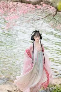 YiTuYu Vol.8759: Jiao Yi Zhi Sui Sui's Grace Amidst Blooming Plum Blossoms - image 16