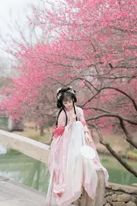YiTuYu Vol.8759: Jiao Yi Zhi Sui Sui's Grace Amidst Blooming Plum Blossoms - image 0