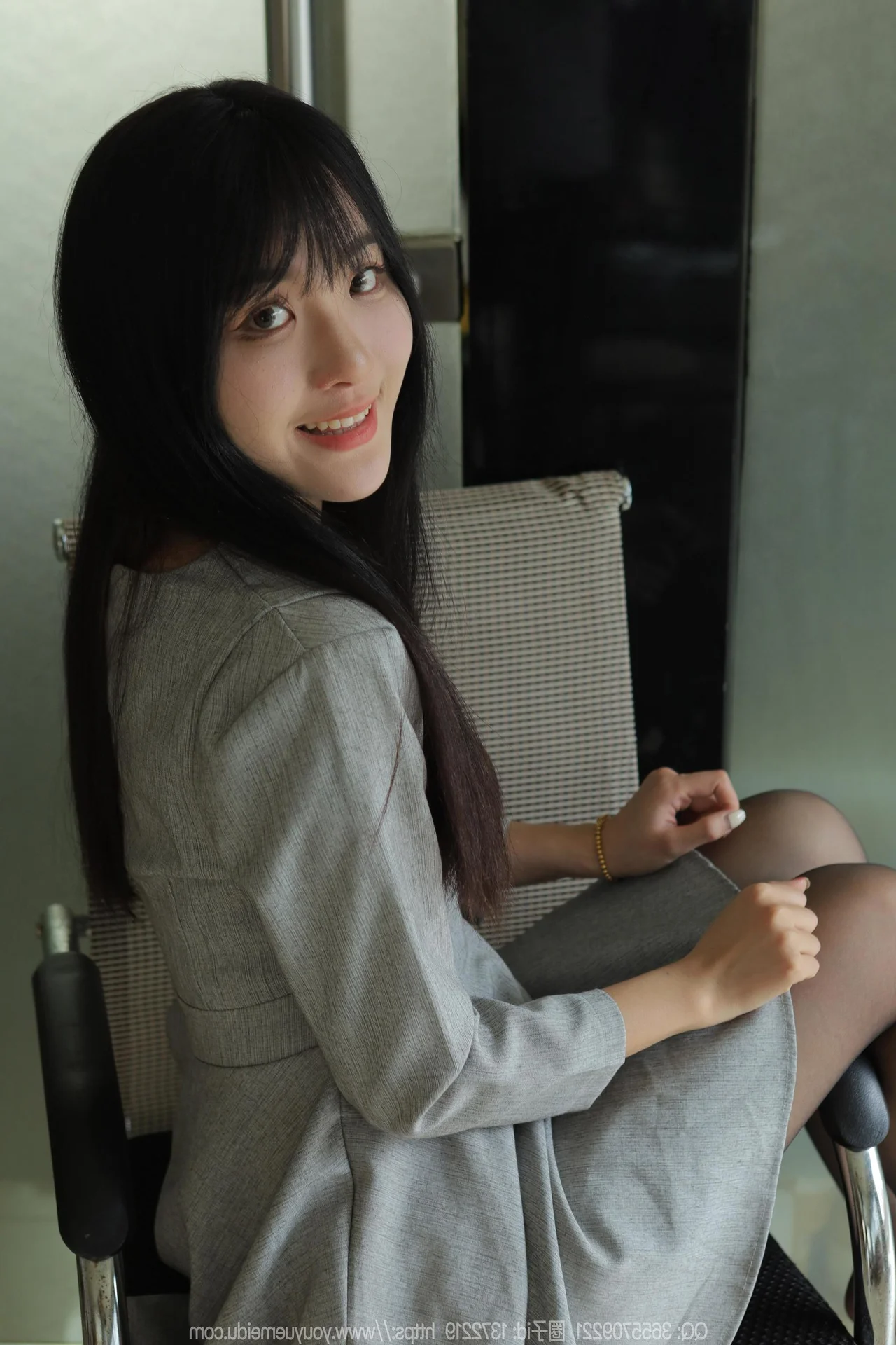 Elegant Office Fashion Photography Featuring Model Wanping in the IESS Office Play Series