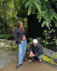 Hailey Bieber's Maternity Style: Redefining Chic and Sexy Pregnancy Fashion - image 12