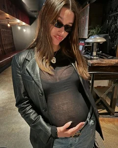 Hailey Bieber's Maternity Style: Redefining Chic and Sexy Pregnancy Fashion - image 13