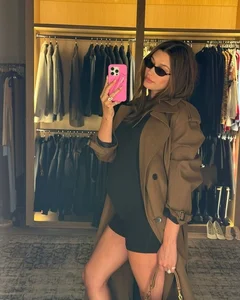 Hailey Bieber's Maternity Style: Redefining Chic and Sexy Pregnancy Fashion - image 7