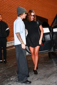 Hailey Bieber's Maternity Style: Redefining Chic and Sexy Pregnancy Fashion - image 17