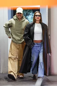 Hailey Bieber's Maternity Style: Redefining Chic and Sexy Pregnancy Fashion - image 3