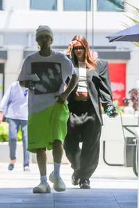 Hailey Bieber's Maternity Style: Redefining Chic and Sexy Pregnancy Fashion - image 4