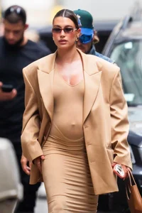 Hailey Bieber's Maternity Style: Redefining Chic and Sexy Pregnancy Fashion - image 2
