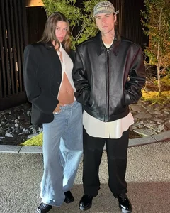 Hailey Bieber's Maternity Style: Redefining Chic and Sexy Pregnancy Fashion - image 18