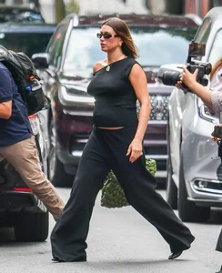 Hailey Bieber's Maternity Style: Redefining Chic and Sexy Pregnancy Fashion - image 5