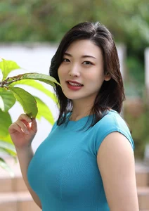Fubuki Kei Showcases Artistic Style in 'Makua-Jo' Gravure Photobook - image 1