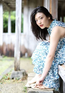 Fubuki Kei Showcases Artistic Style in 'Makua-Jo' Gravure Photobook - image 2