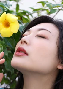 Fubuki Kei Showcases Artistic Style in 'Makua-Jo' Gravure Photobook - image 4