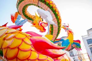 Exploring the Giant Lantern Festival at Vinhomes Ocean Park 2 - image 0