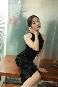 Sophisticated Fashion Portraiture: IESS SXJ No.1716 With Model Xiao Jin - image 23