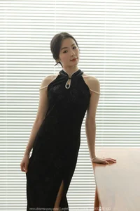 Sophisticated Fashion Portraiture: IESS SXJ No.1716 With Model Xiao Jin - image 34