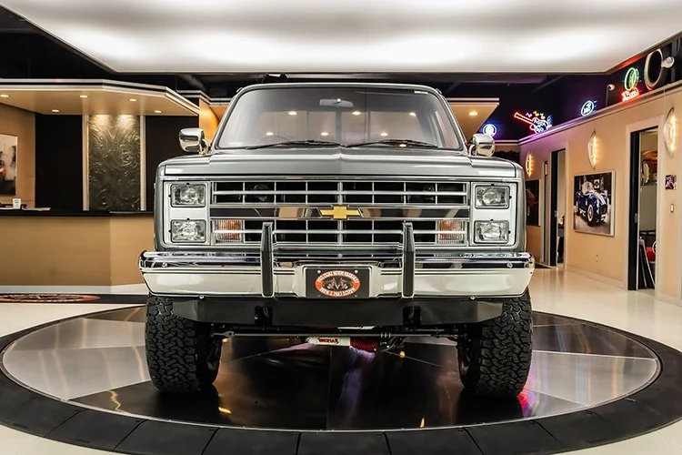 See the Chevrolet Silverado 1987: The classic pickup truck collectors dream of