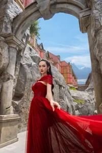 Runner-up Vu Thuy Quynh's stunning body transformation and radiant beauty journey - image 2