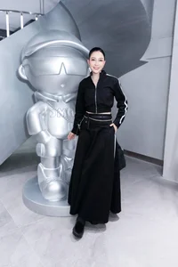 Pageant Perfection: H'Hen Niê and Khánh Vân Shine in Sophisticated Above-the-Knee Dress Trends - image 8