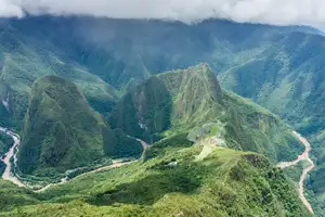 Discover Machu Picchu: Ancient Inca Wonder Amidst Majestic Peruvian Landscapes - image 4