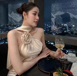 Exploring the Radiant Beauty of Saigon Hot Girl Hong Vy: A Pageant-Ready Look and Modern Style - image 3