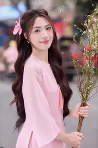 Gentle Pink Ao Dai: Vietnamese Beauty Shines by Hoan Kiem Lake in Spring Hanoi - image 4