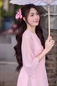 Gentle Pink Ao Dai: Vietnamese Beauty Shines by Hoan Kiem Lake in Spring Hanoi - image 3