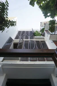 Modern Eco-Friendly Home Design Inspired by Tropical Coconut Leaves in Ho Chi Minh City: A Sustainable Architectural Masterpiece with Split-Level Living - image 9