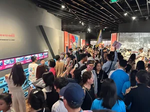 Record Visitors at the New Vietnam Military History Museum in Hanoi - image 10