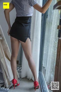 Professional Style and Office Chic: Xiao Yu in the IESS Coffee Silk Uniform Series - image 60