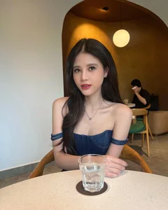 Ly Han Captivates Fans with Sweet and Radiant New Beauty Photos - image 1