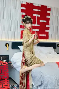 XiuRen No.10567: Yue Er Yue Er's Enchanting Traditional Bridal Photoshoot - image 2