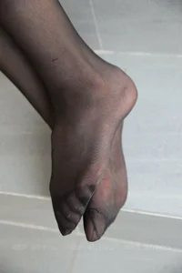 Dan Si 020 Series: Piao Piao and the Allure of Red High Heels - image 7