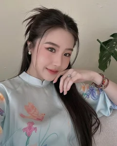 The Evolution of Lê Thùy Trang: From School Days to Quan A.P's Wife - image 4
