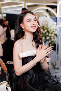 The Secret to Eternal Youth: How This Famous Director's Wife Stays Radiant at 50 - image 7