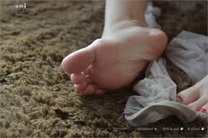 IESS Silk Foot Bento 146: Shan Shan in Bare Feet and White Slippers - image 2