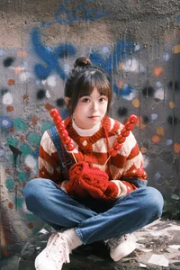 YITUYU Art Language 2024: A Visual Exploration of Red and Blue Contrasts - image 8