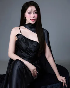 Saigon Fashionista Born in the Year of the Dragon Flaunts Sculpted Physique and Timeless Beauty - image 2