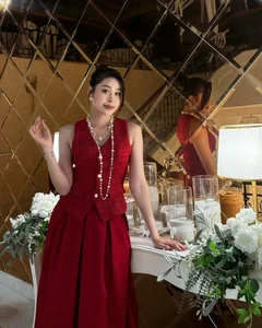 Saigon Fashionista Born in the Year of the Dragon Flaunts Sculpted Physique and Timeless Beauty - image 4